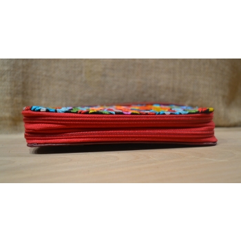 Portfel duży skórzany dwukomorowy czerwony z kwiatowym kolorowym haftem .